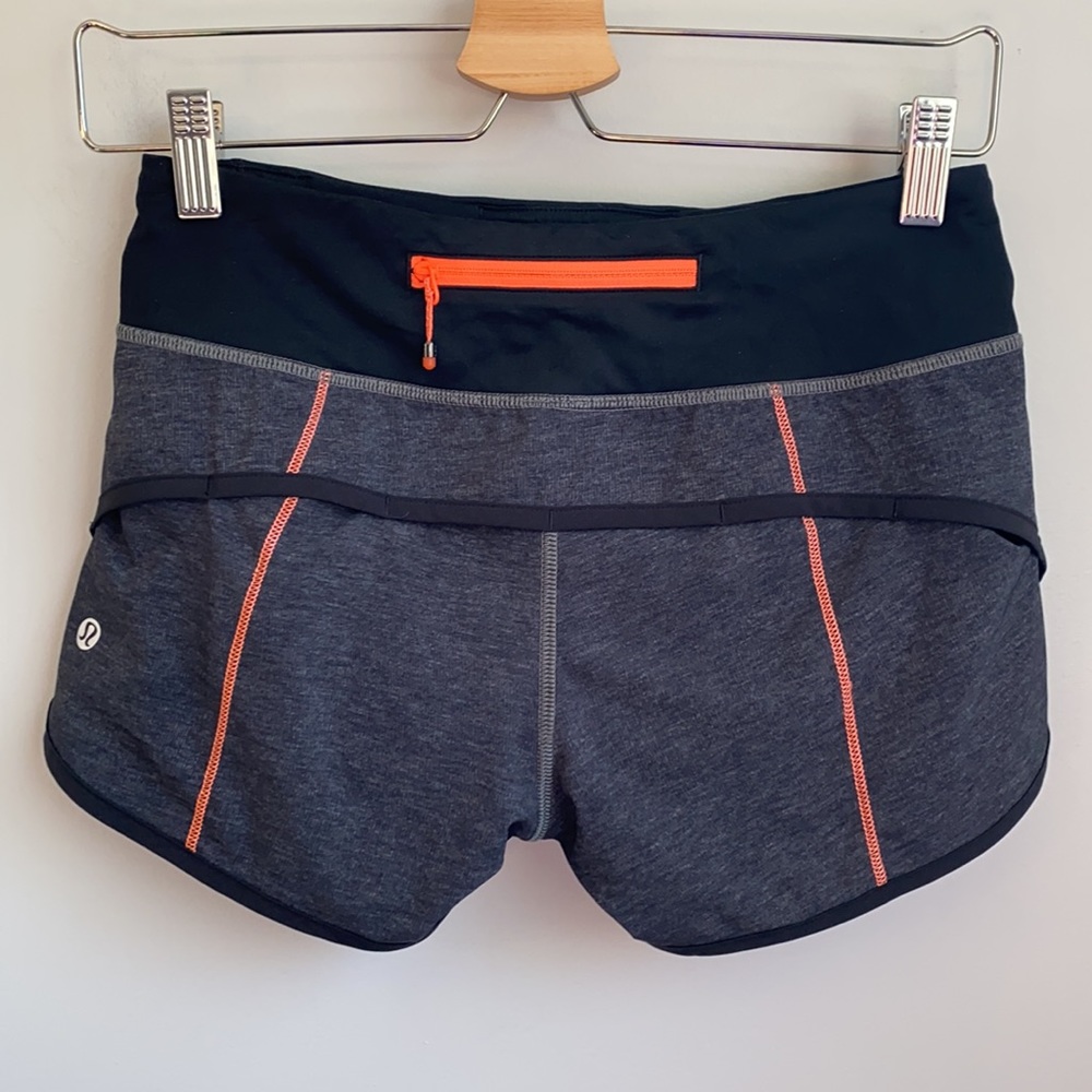 Lululemon Speed-Up shorts 2.5 inches - Picture 2 of 6